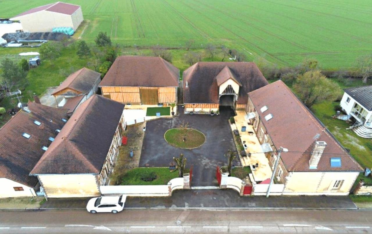 Maison Calme 14 Personnes, Piscine, Jardin Et Parking Buchères Екстериор снимка